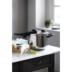 Иноксова тенджера под налягане, ф24см, h23,5см, 8л, MASTER – Lacor